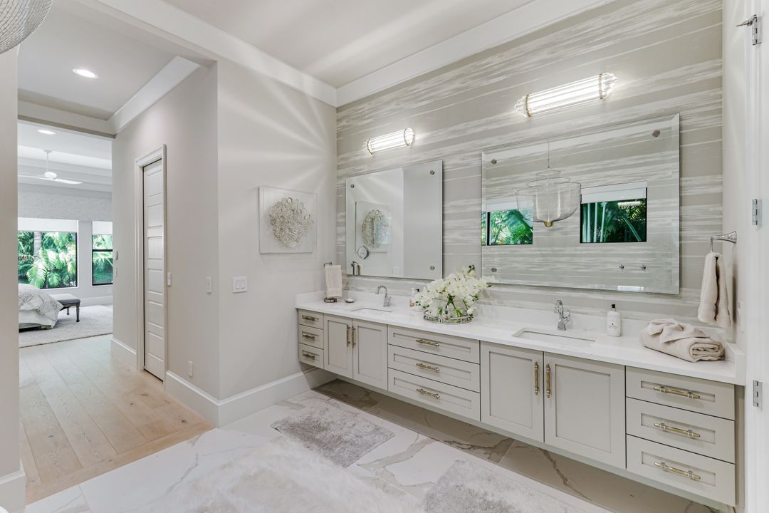 760 Park Shore Dr, Naples, FL 34103