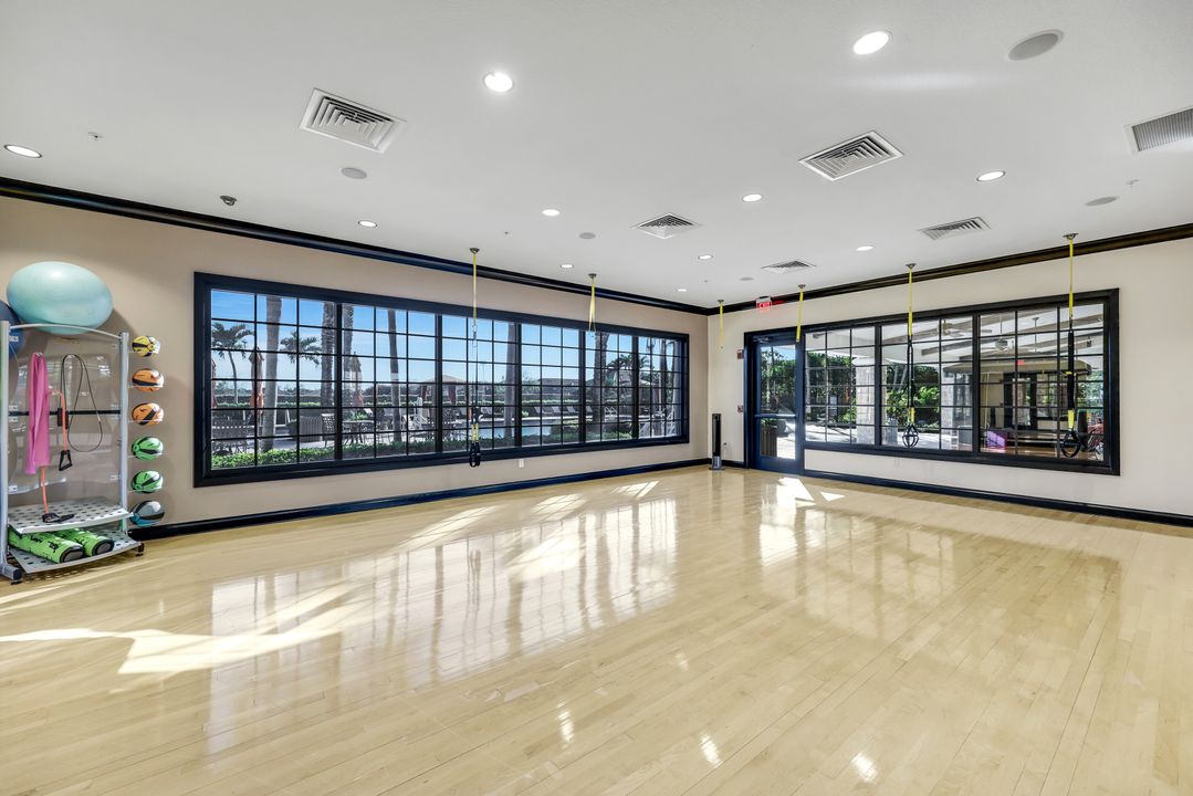 8262 Promoso Ct, Naples, FL 34114