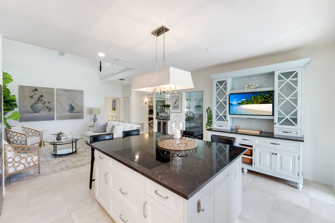 211 Via Napoli, Naples, FL 34105