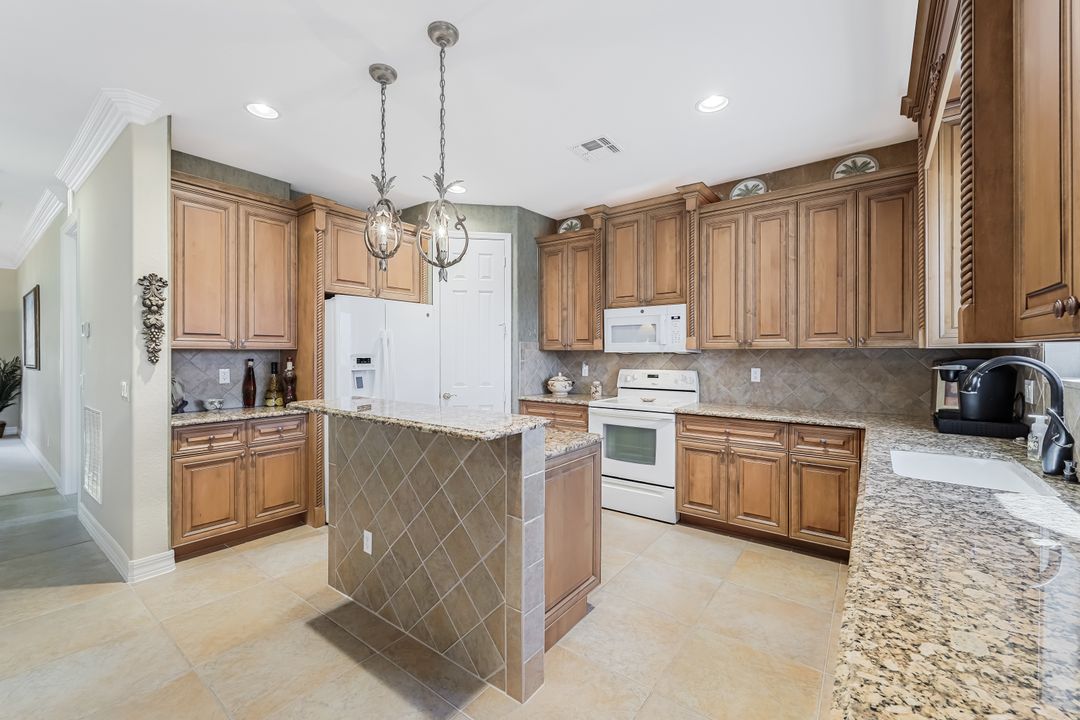 8710 Paseo De Valencia St, Fort Myers, FL 33908