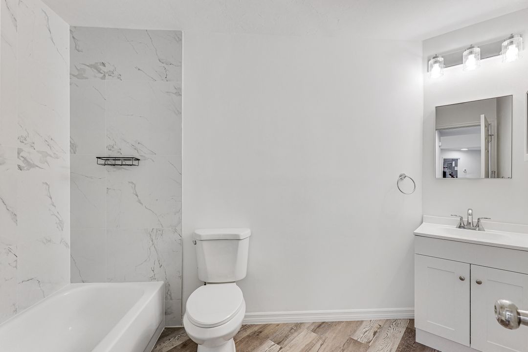 142 Bennington Dr #8, Naples, FL 34104
