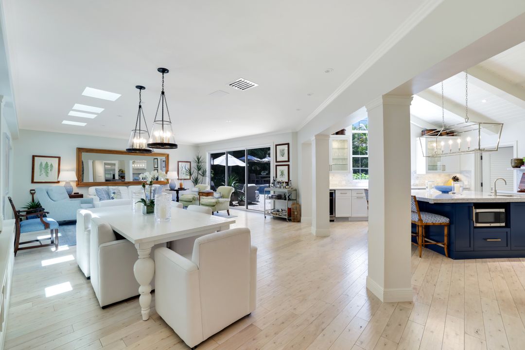 642 6th Ave N, Naples, FL 34102