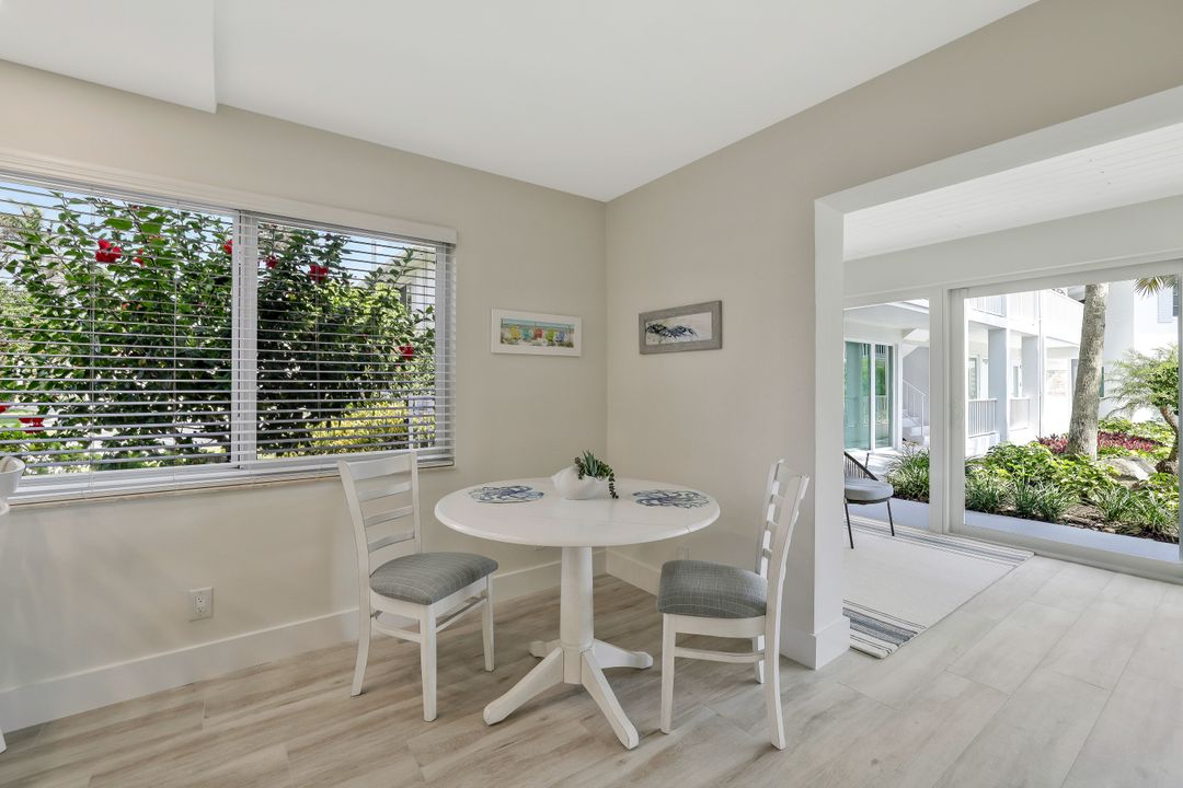 354 Harbour Dr, Naples, FL 34103