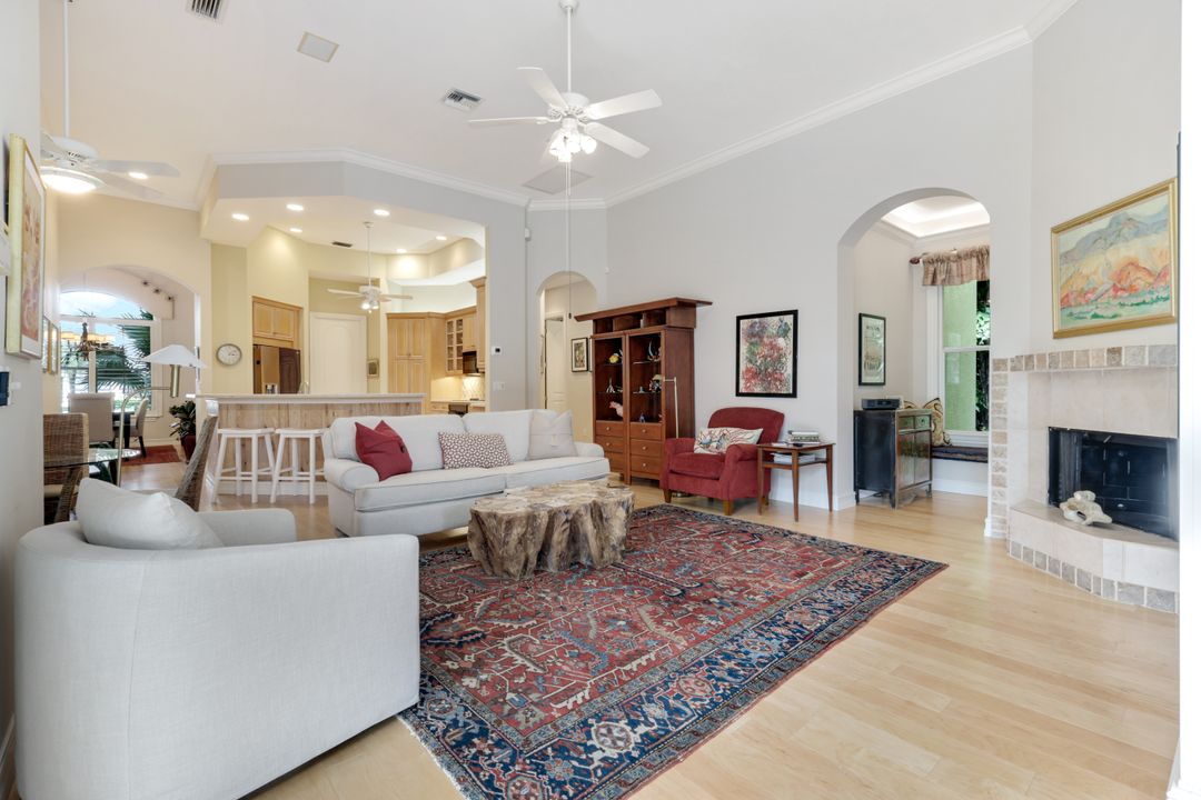 602 Springline Dr, Naples, FL 34102