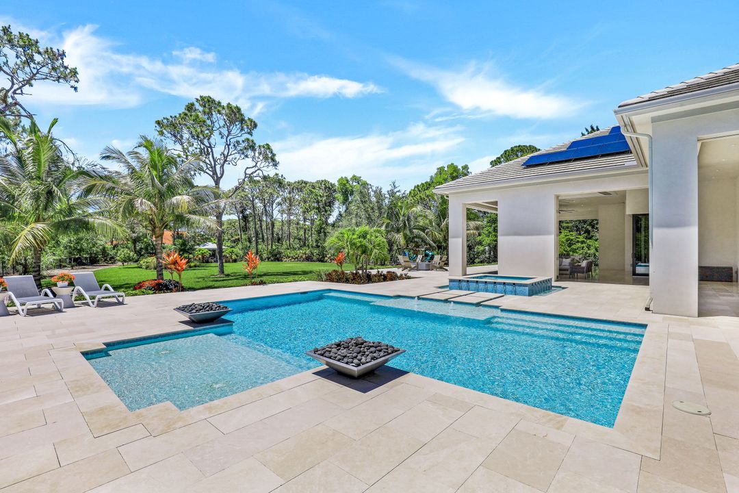 125 Caribbean Rd, Naples, FL 34108