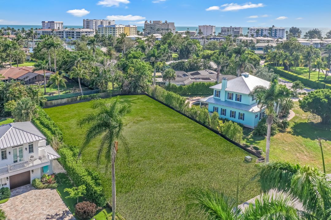 350 Rudder Rd, Naples, FL 34102