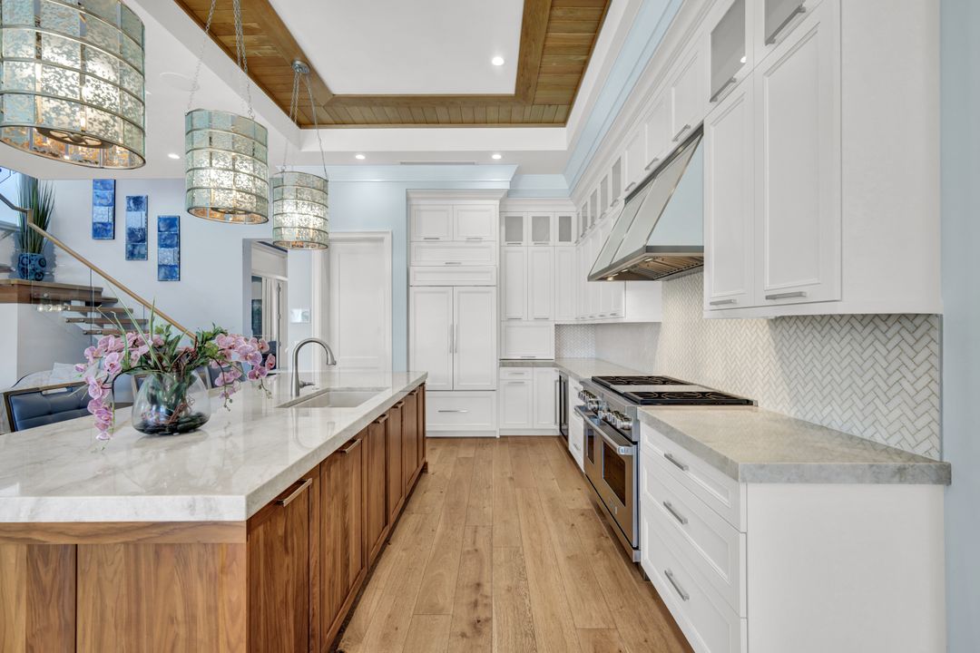 6892 Leeward Wy, Naples, FL 34109