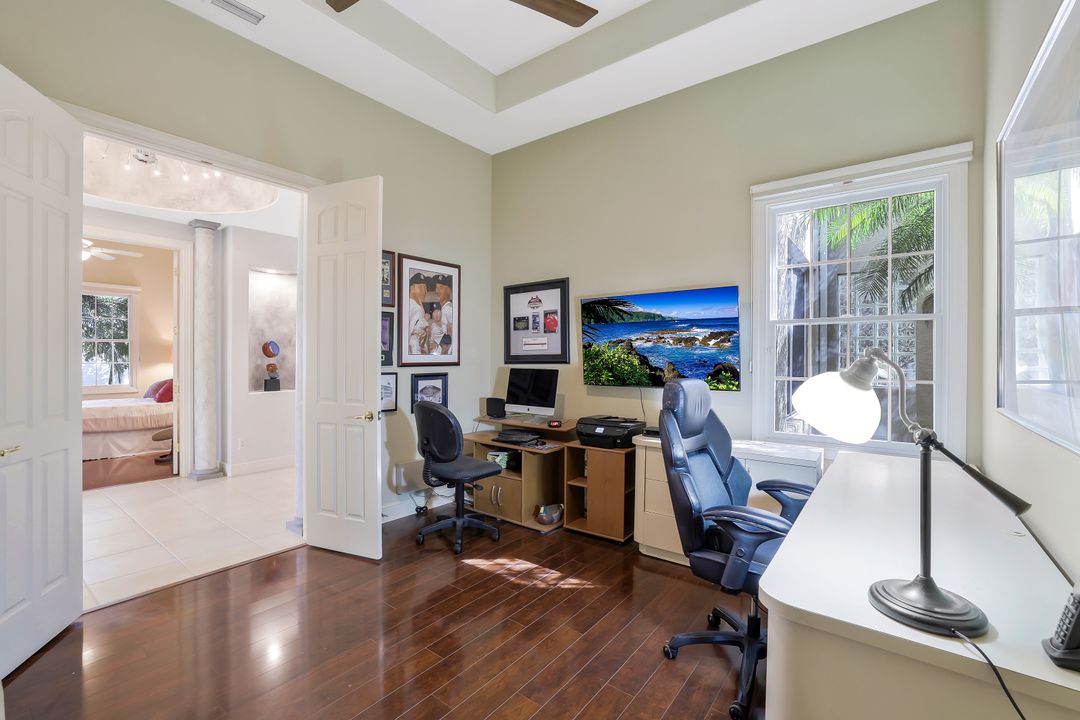 910 Villa Florenza Dr, Naples, FL 34119