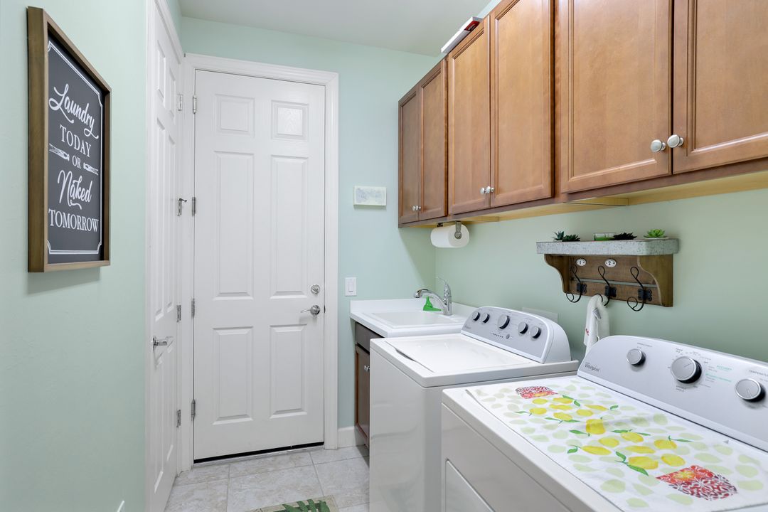 7113 Live Oak Dr, Naples, FL 34114