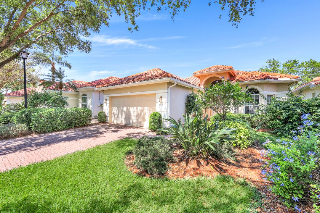 939 Fountain Run, Naples, FL 34119