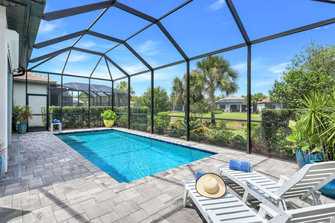 9721 Everglades Dr, Naples, FL 34120