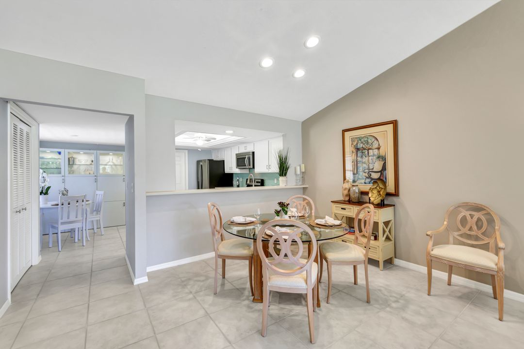 428 Kings Way, Naples, FL 34104