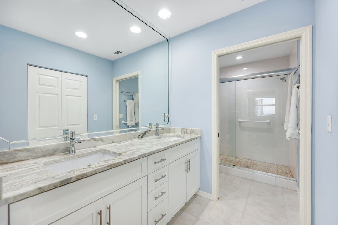 460 Launch Cir #PH06, Naples, FL 34108