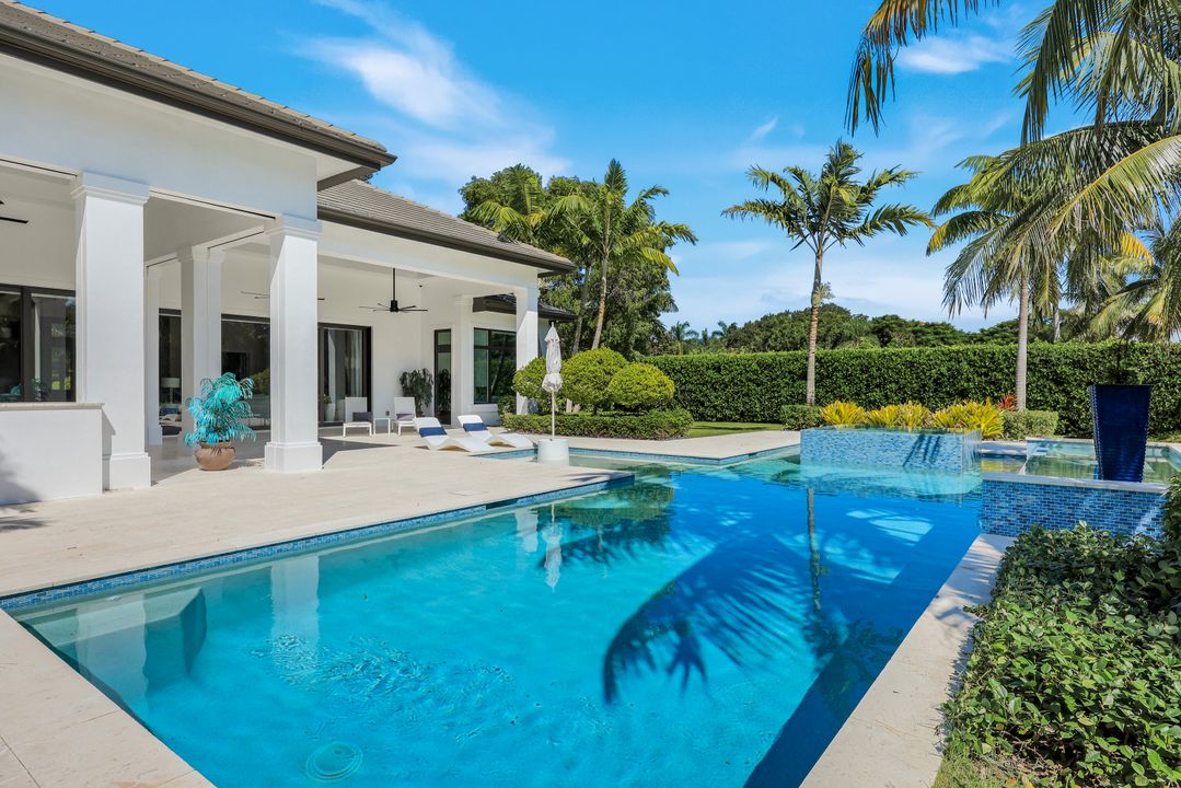 112 Hickory Rd, Naples, FL 34108