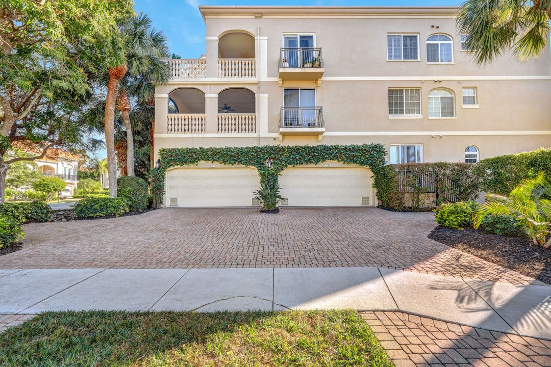 1006 5th St S, Naples, FL 34102
