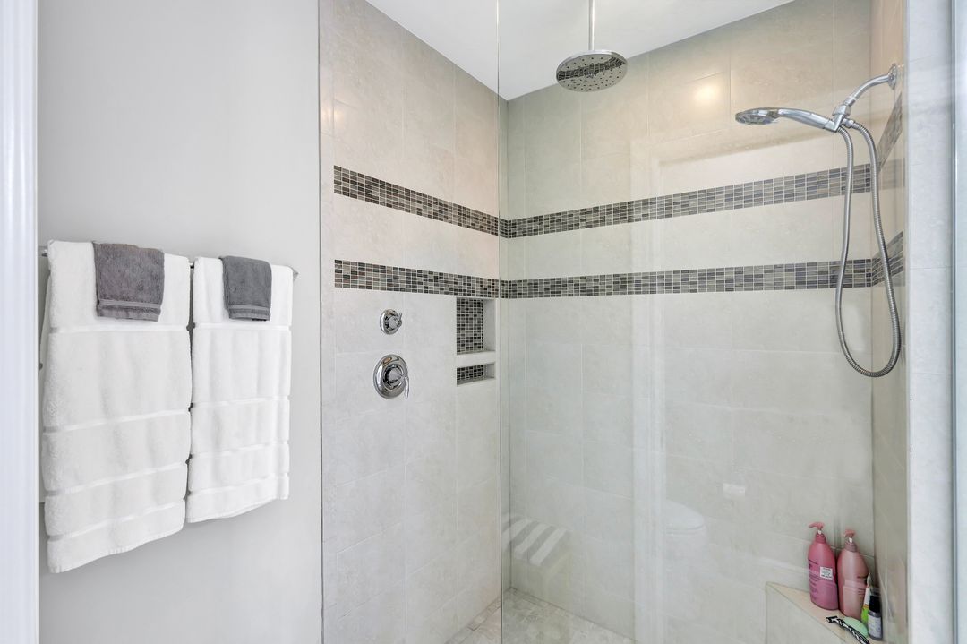 2133 Frangipani Cir #102, Naples, FL 34120