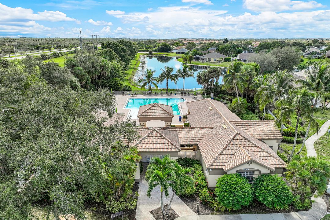 2520 Grove Isle Ct, Naples, FL 34109