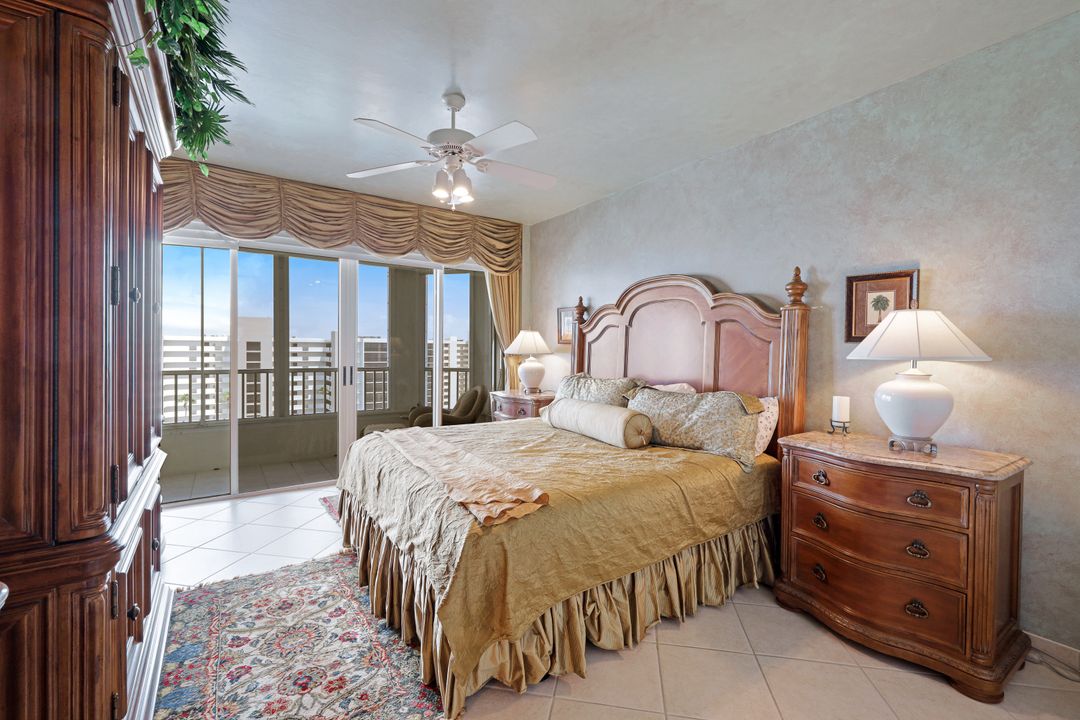 25 Bluebill Ave #1105, Naples, FL 34108