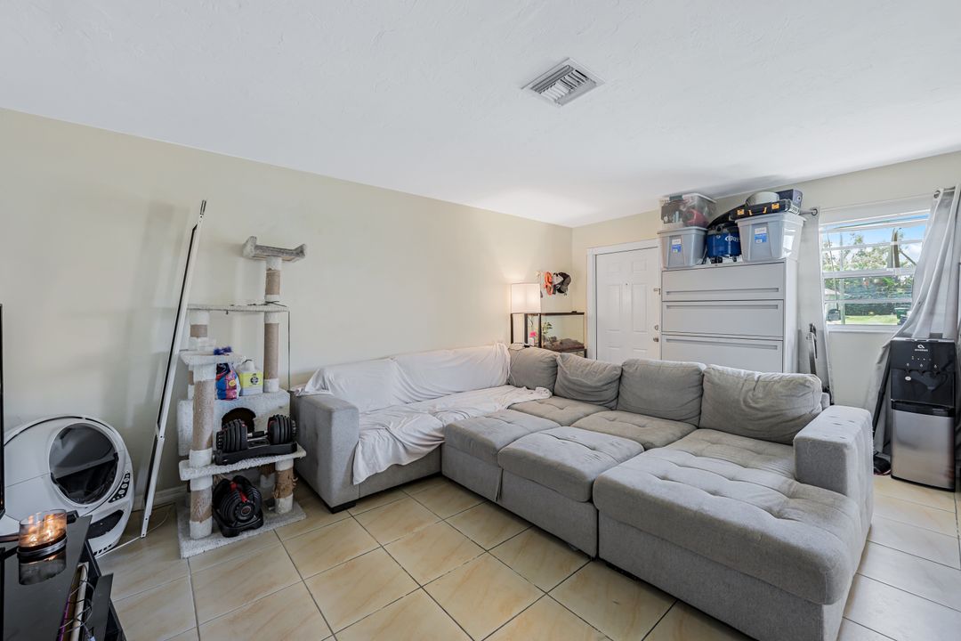 913 SE 13th St  #913/915, Cape Coral, FL 33990