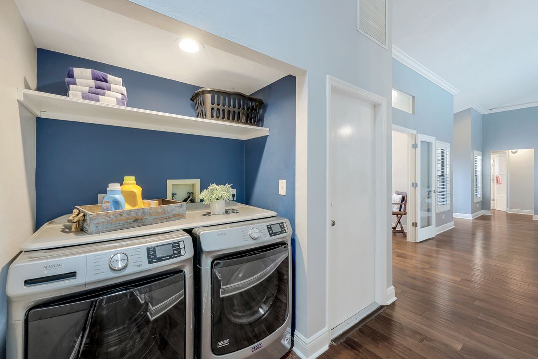 430 Cypress Way E, Naples, FL 34110