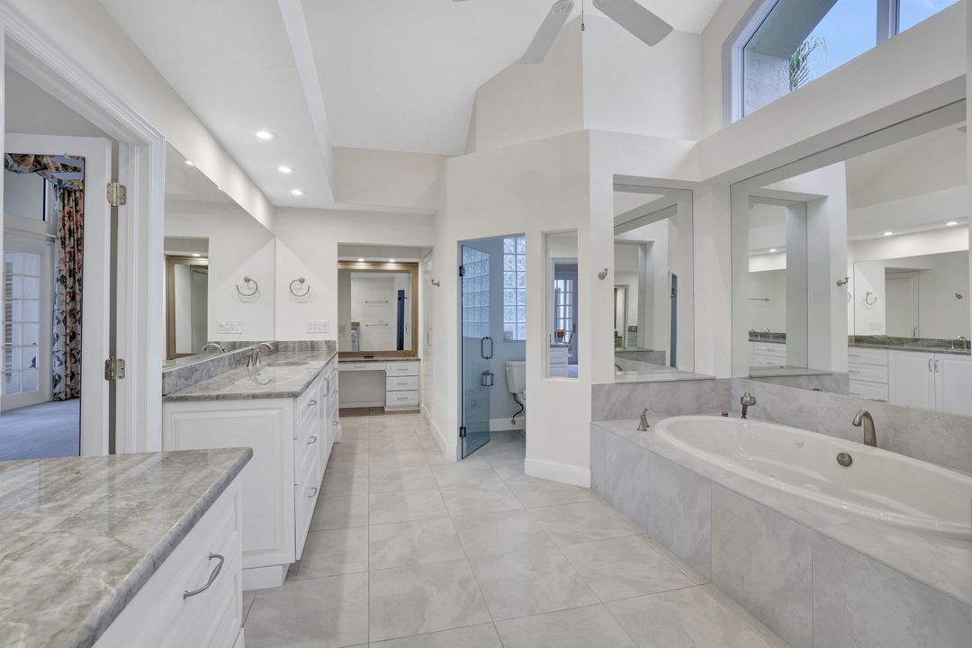 695 Ardmore Ln, Naples, FL 34108