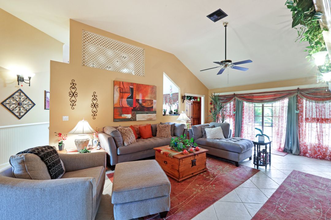 84 Valley Stream Ln, Naples, FL 34113