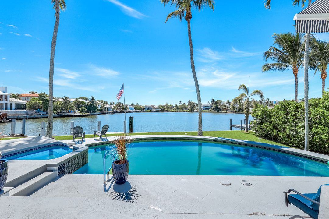 400 Springline Dr, Naples, FL 34102