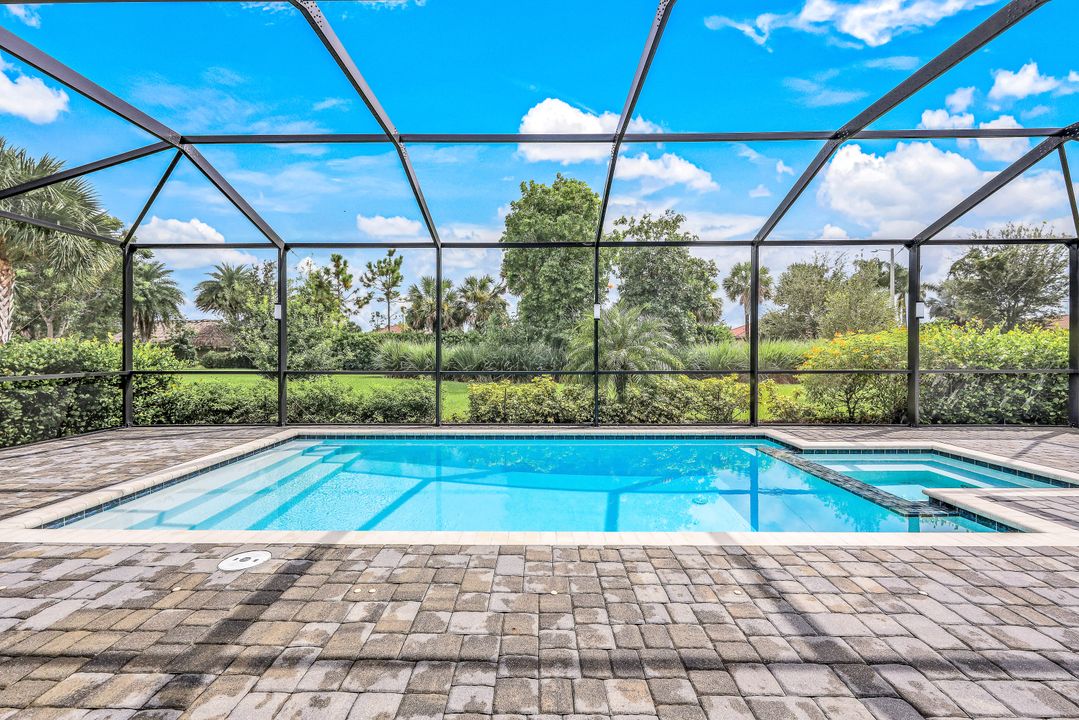 2366 Tangerine Ln, Naples, FL 34120