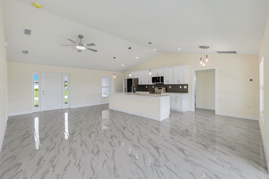 2622 NE 1st Pl, Cape Coral, FL 33909