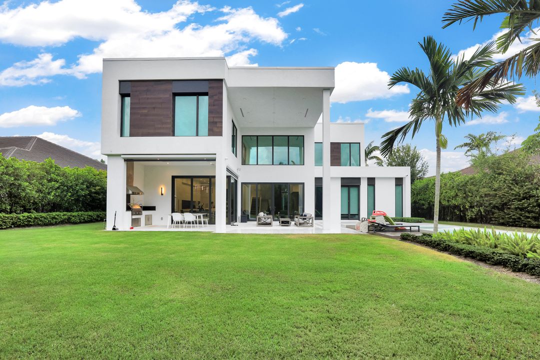 641 Starboard Dr, Naples, FL 34103