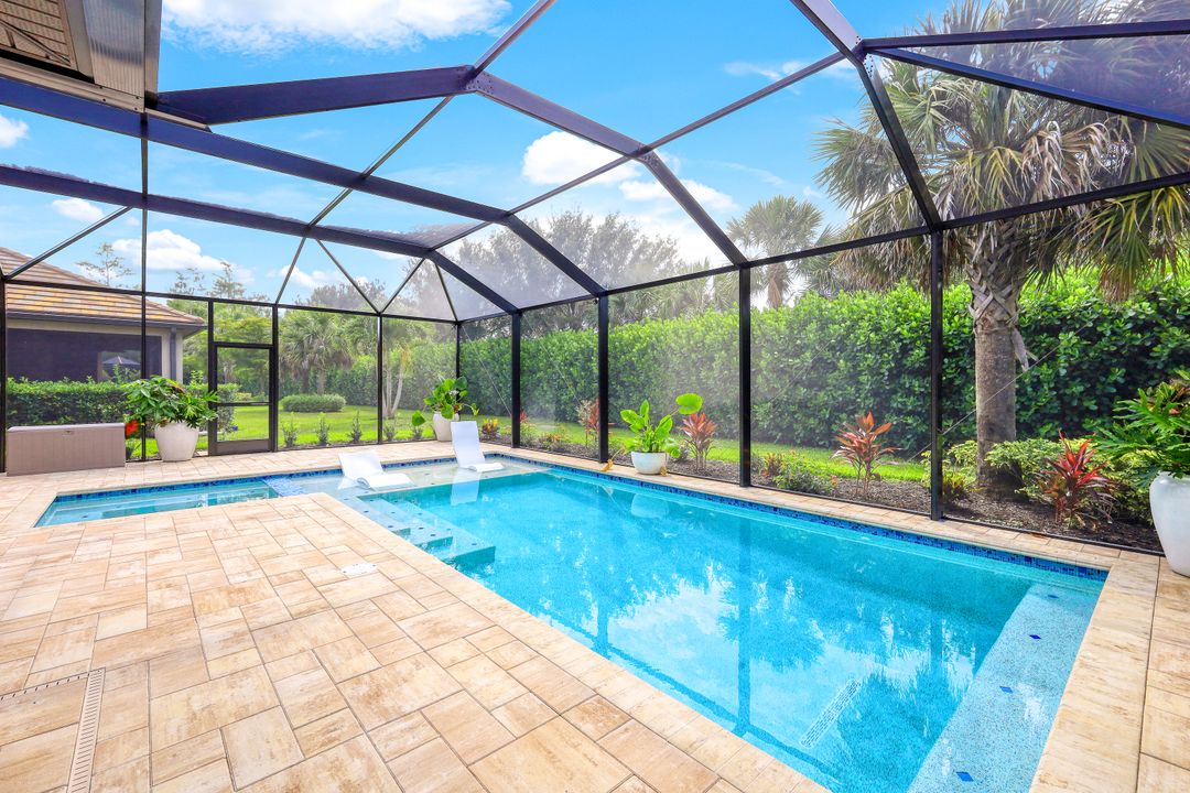 7256 Live Oak Dr, Naples, FL 34114