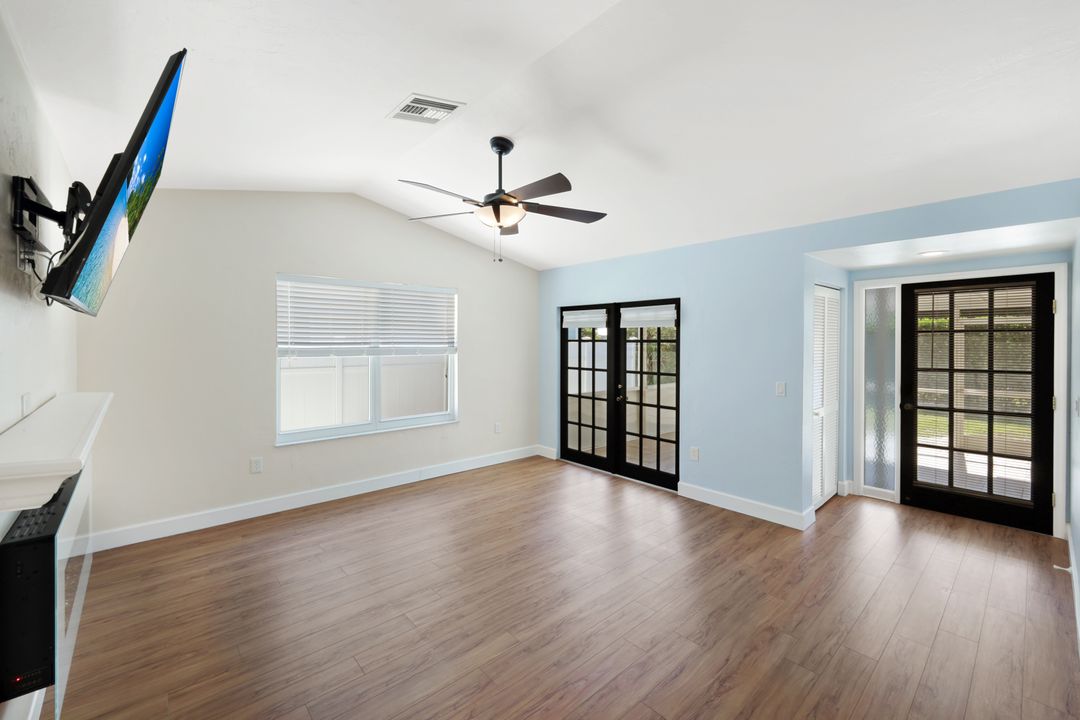 825 93rd Ave N, Naples, FL 34108