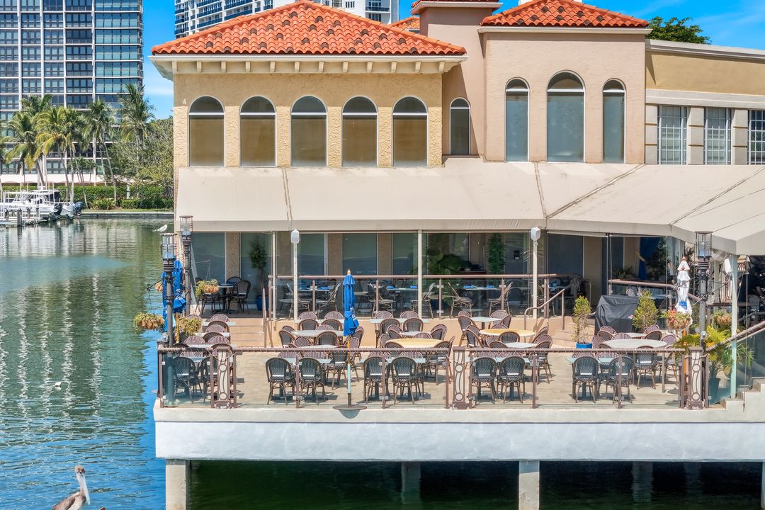 250 Park Shore Dr #601, Naples, FL 34103