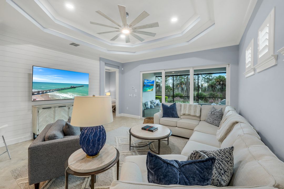 6392 Arriba Ave, Naples, FL 34113