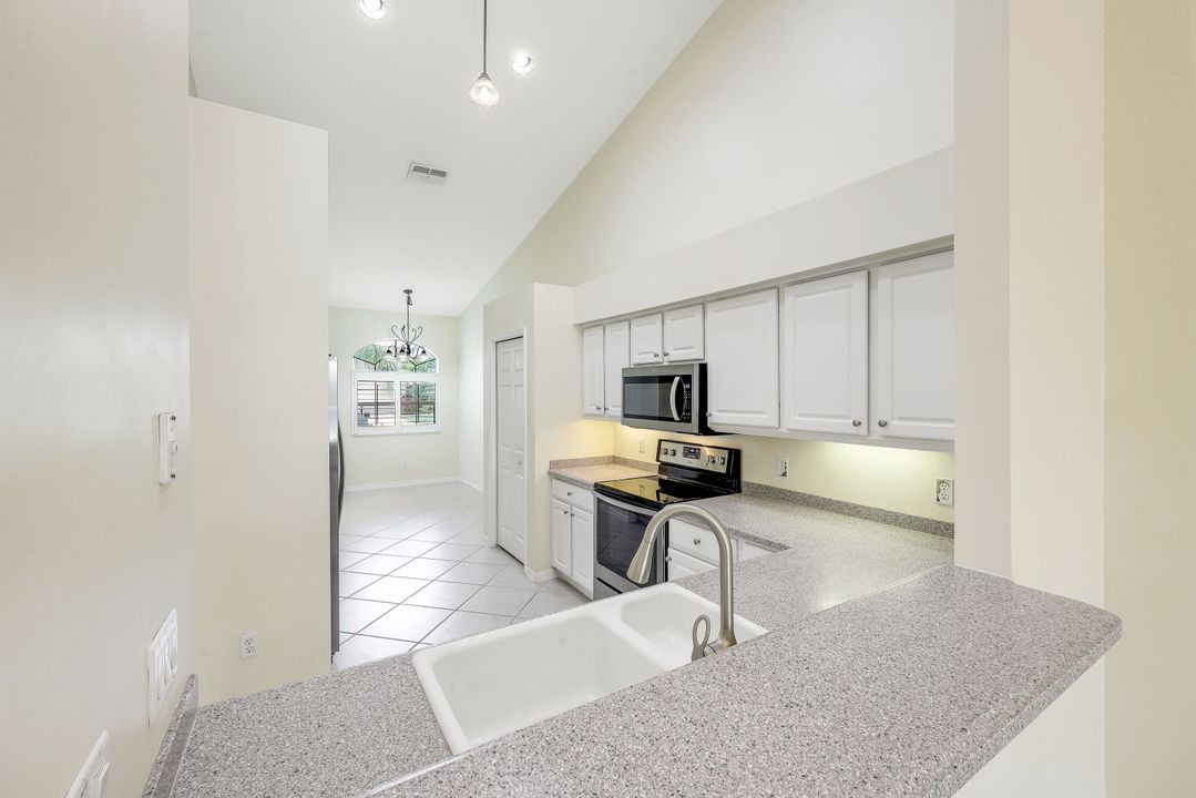 6596 Castlelawn Pl, Naples, FL 34113