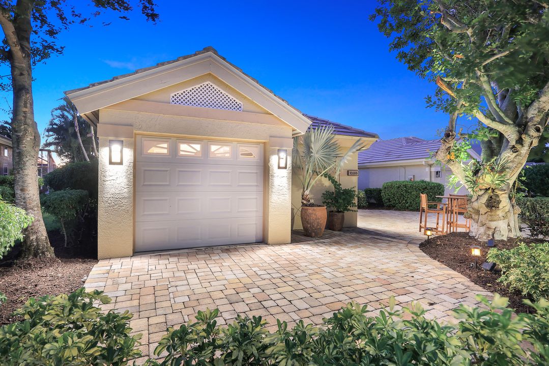 10366 Quail Crown Dr, Naples, FL 34119