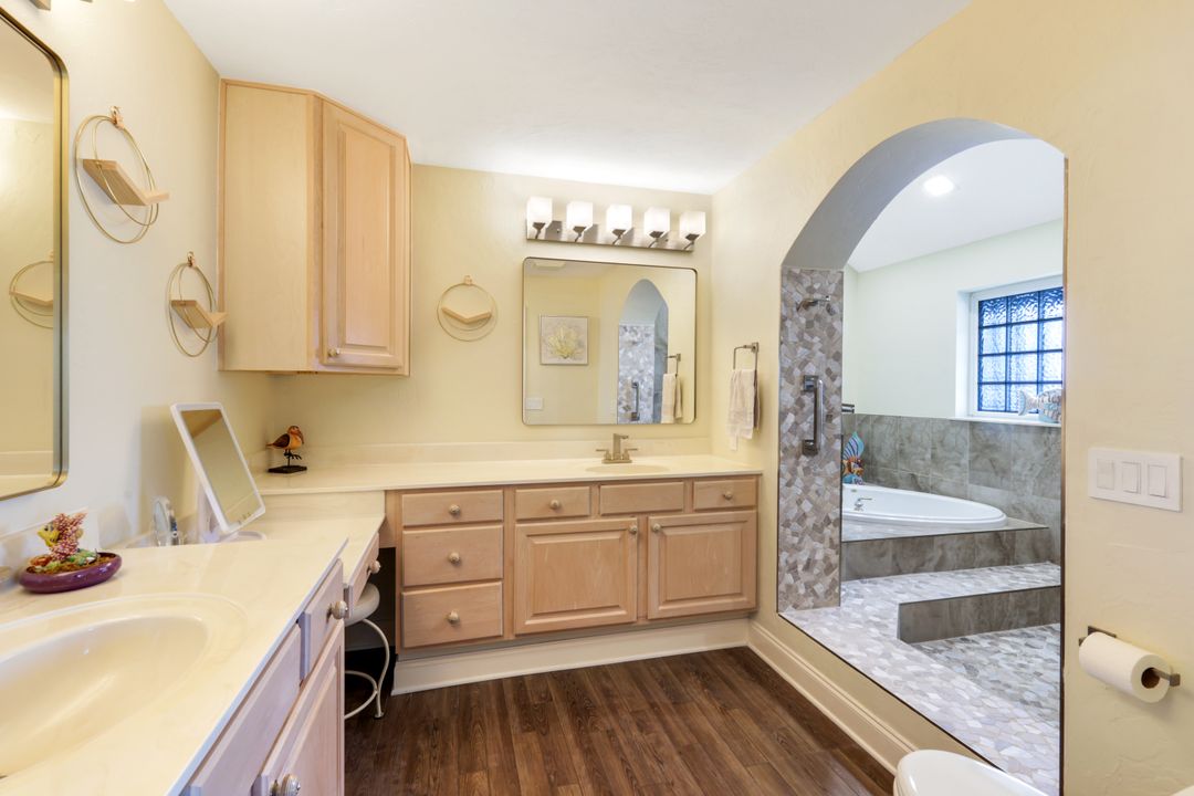 18323 Cutlass Dr, Fort Myers Beach, FL 33931