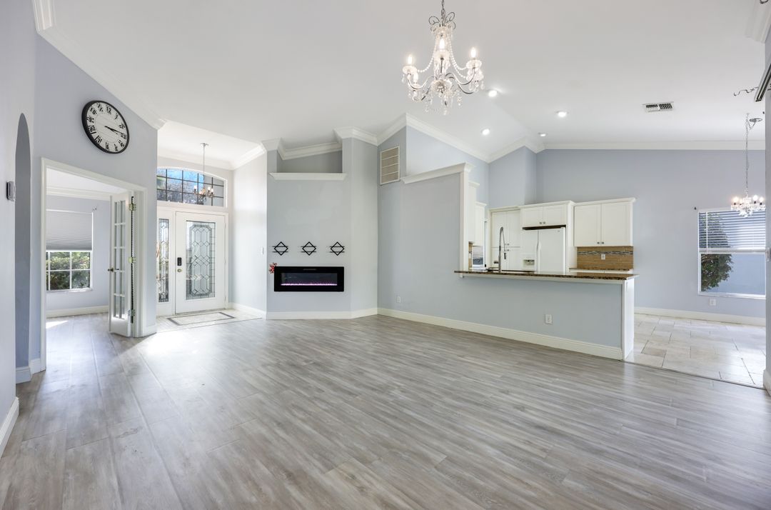 658 Lambton Ln, Naples, FL 34104