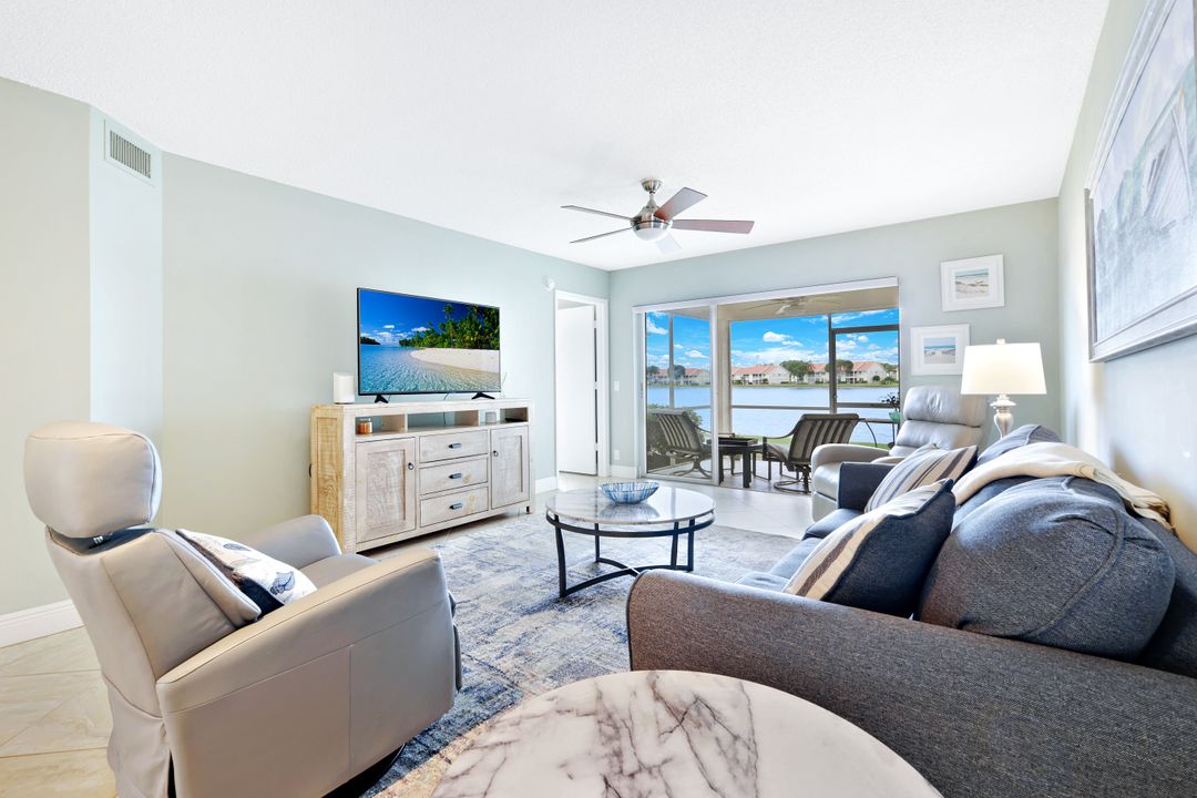 7818 Emerald Cir #103, Naples, FL 34109