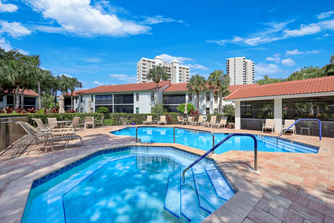 613 Serendipity Dr, Naples, FL 34108