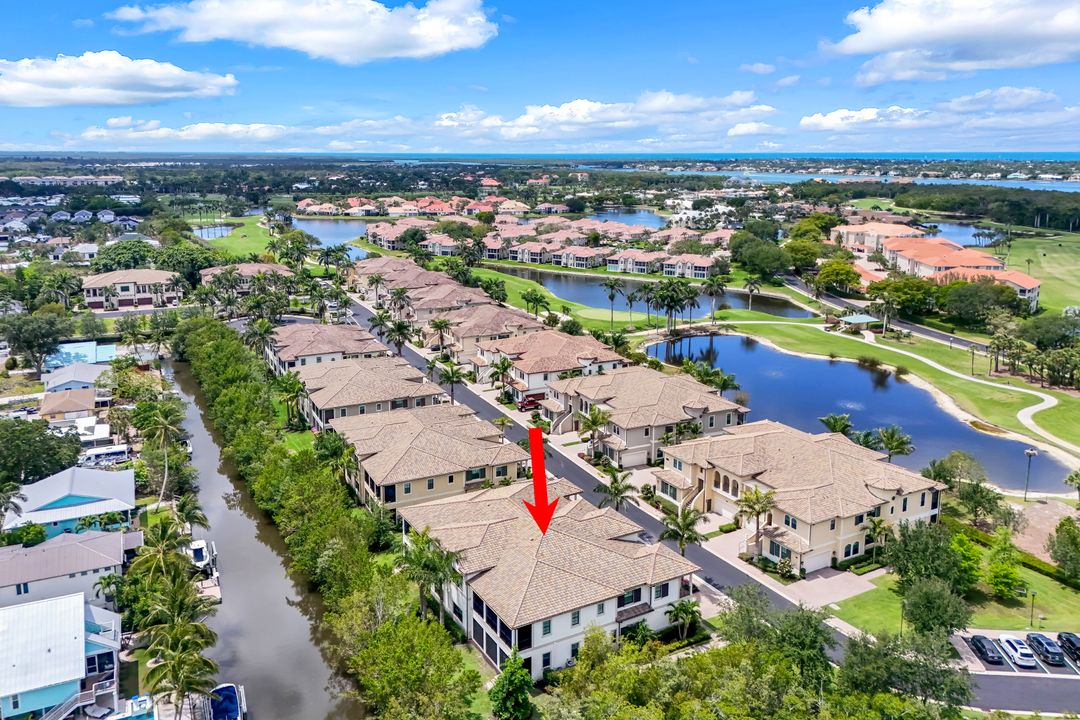 2472 Breakwater Wy #11-202, Naples, FL 34112