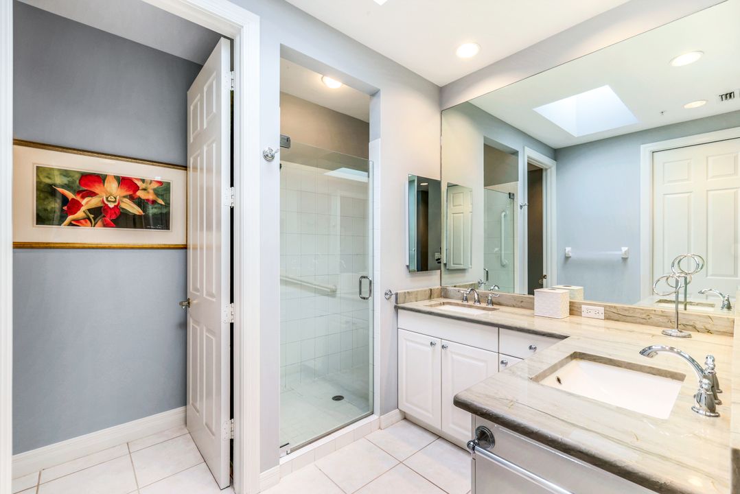 375 5th Ave S #305, Naples, FL 34102