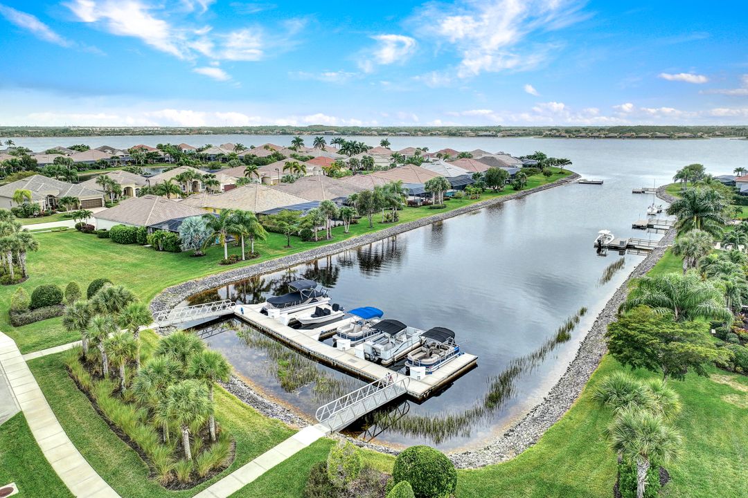 9111 Graphite Cir, Naples, FL 34120