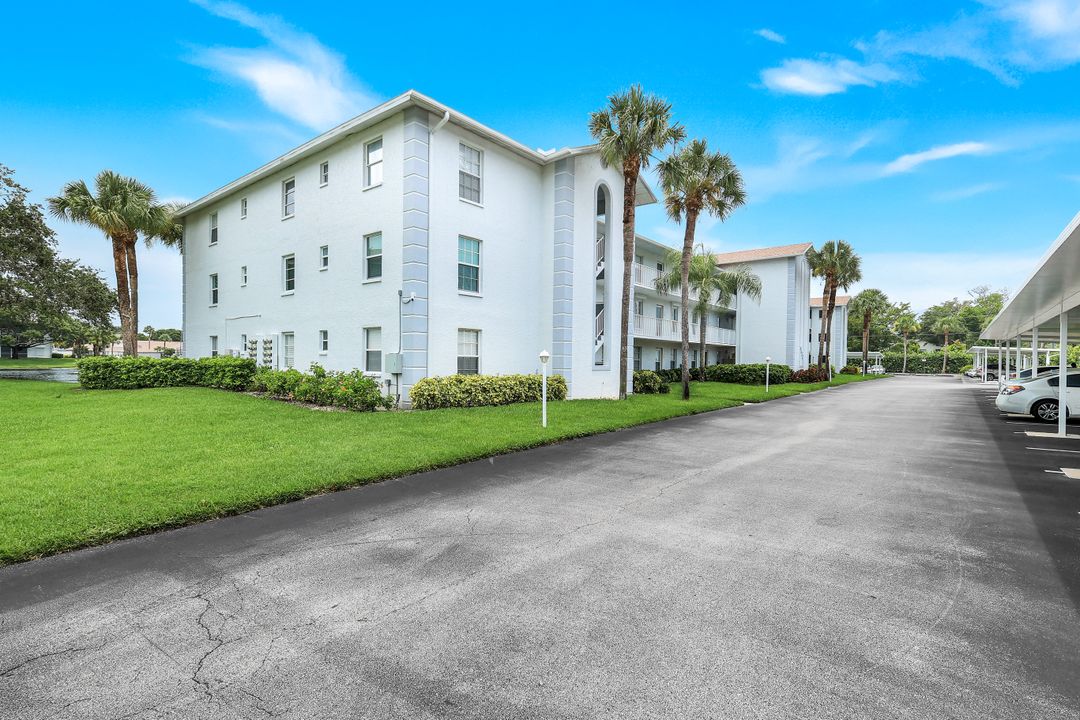 9850 Victoria Ln #205, Naples, FL 34109