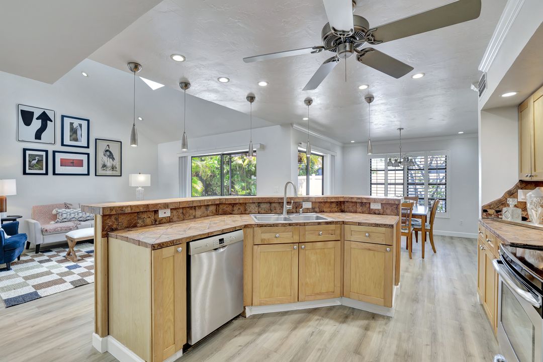 206 Woodshire Ln, Naples, FL 34105
