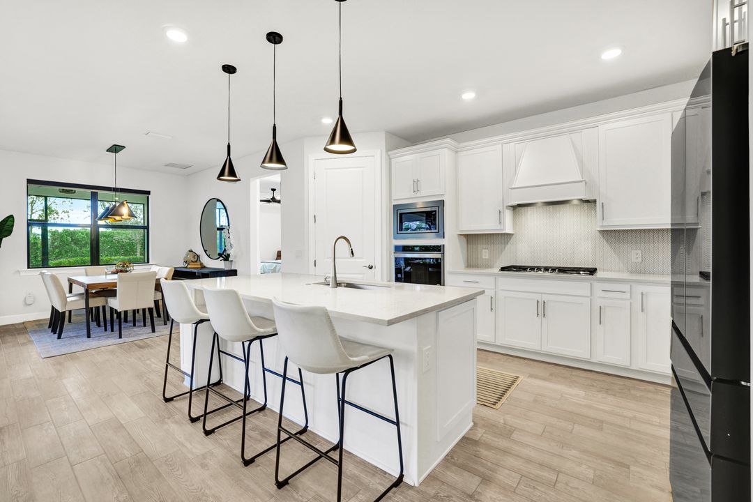 1952 Yellowfin Cir, Naples, FL 34114