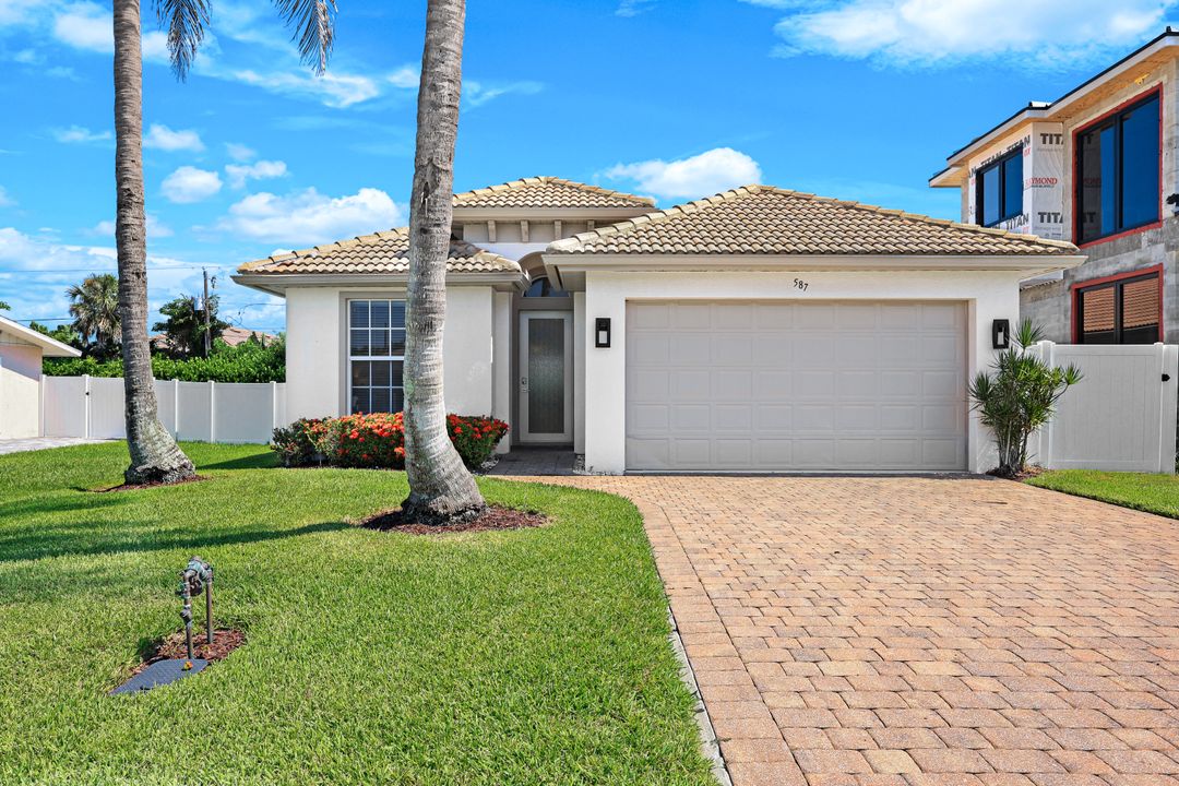 587 97th Ave N, Naples, FL 34108