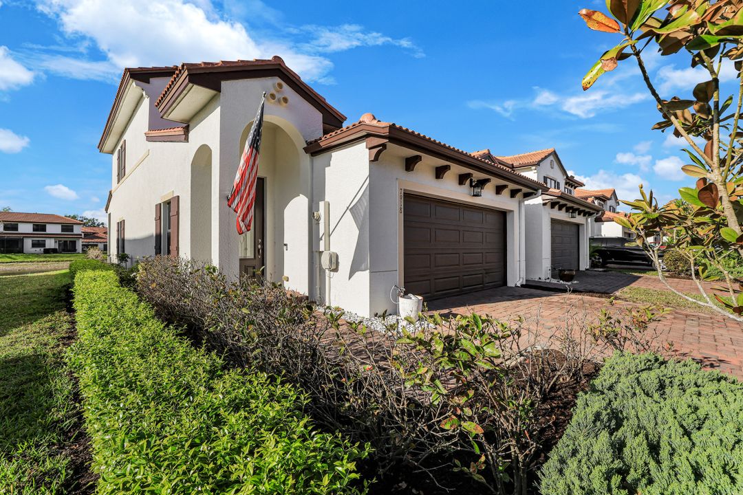 7918 Bristol Cir, Naples, FL 34120