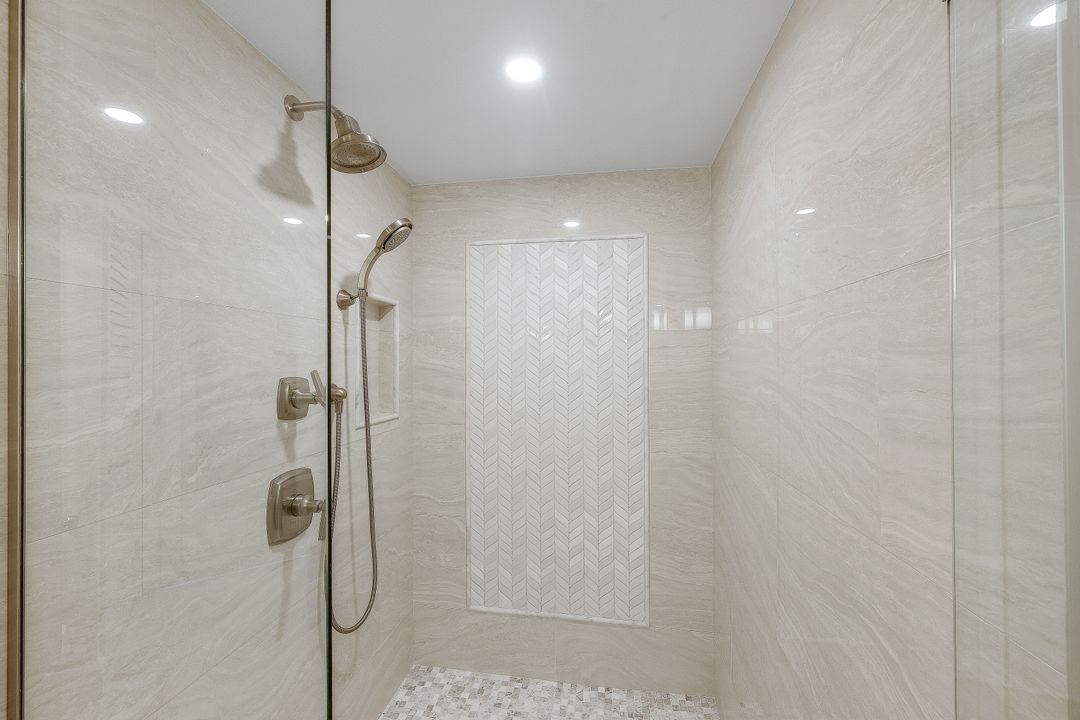 4041 Gulf Shore Blvd N #PH-6, Naples, FL 34103