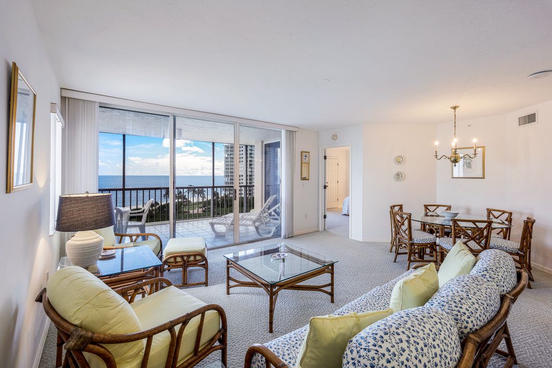 40 Seagate Dr #702, Naples, FL 34103